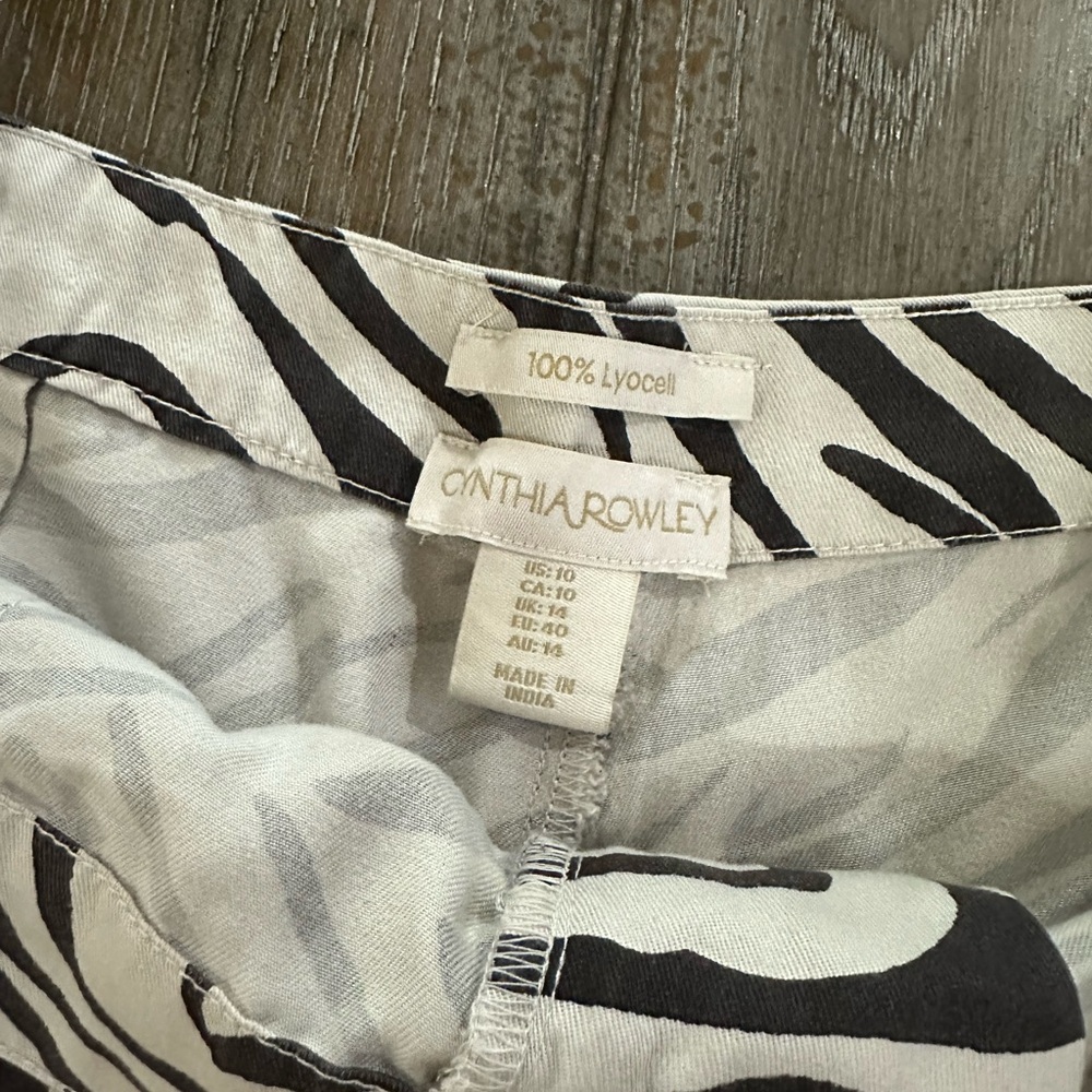 Cynthia Rowley Zebra Print Women's Shorts - Picture 7 of 14